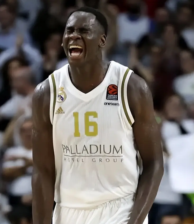 手传球, 联赛完成首, 龄的阿尔佩